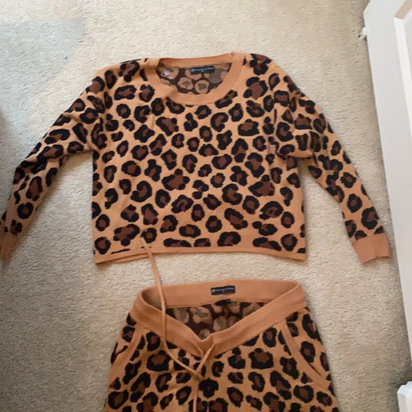 Leopard two piece - Picture 2 of 3